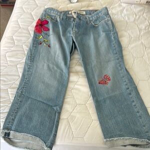 Vintage Women's Cropped Jeans with Floral Embroidery